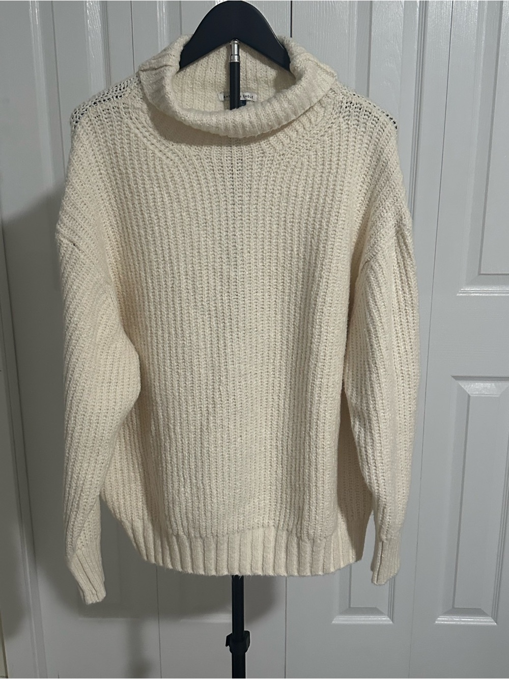 American Eagle Outfitters Ivory Turtleneck Chunky Knit Sweater
